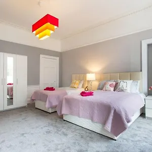 Apartment Stunning 2-bed In Edinburgh
